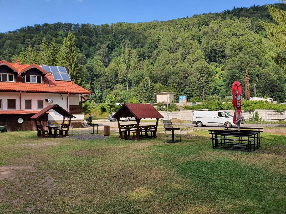 Camera cu priveliste spre munte la Vila Cristal Sinaia